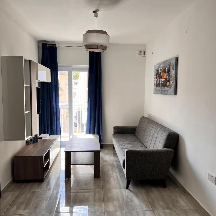 F3 Room 3, Private Room Two Single Beds Shared Bathroom Msida Exterior photo